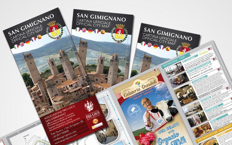 Libro Che Contiene Cartine E Informazioni Turistiche Su Una Città